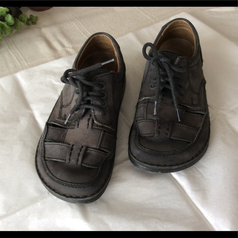 Birkenstock shoes us size (39)  5.5,  8, dark blue